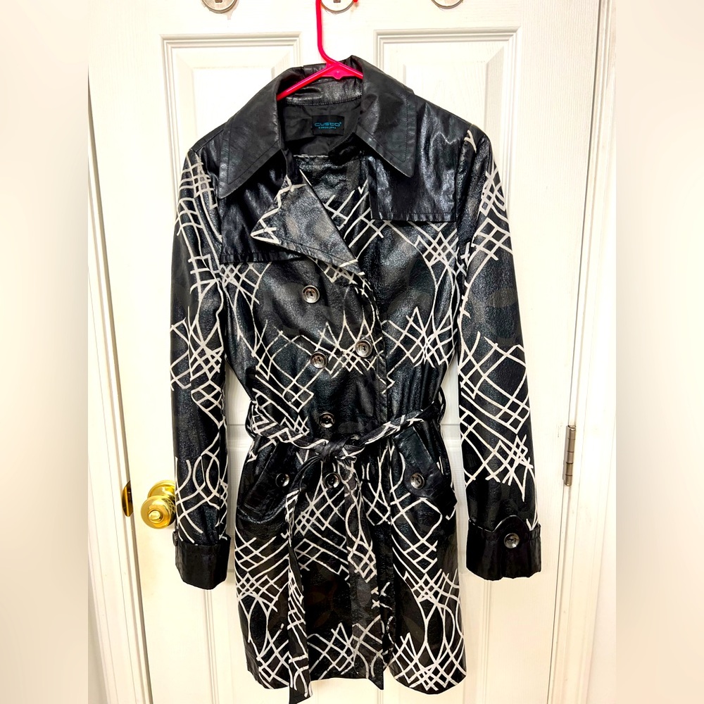 Gusto Barcelona, beautiful trenchcoat in size small in  good condition